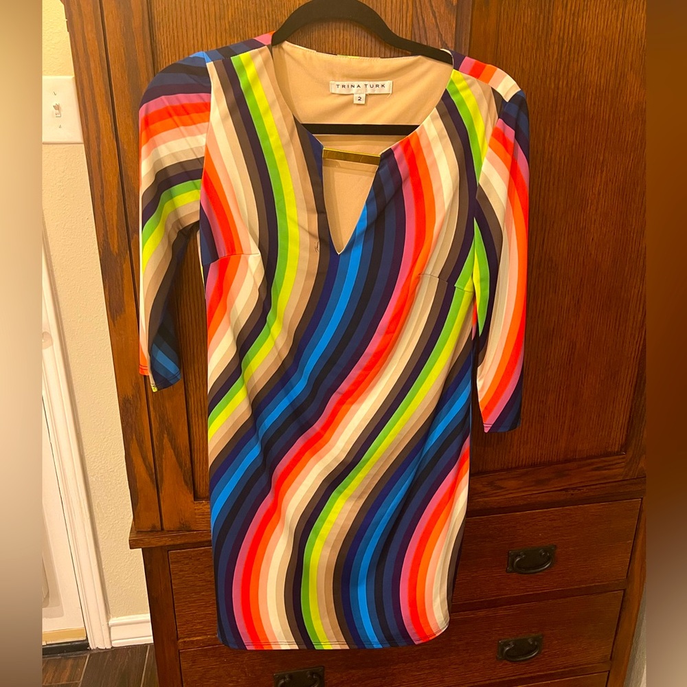 Trina Turk size 2 lines dress. 3/4 sleeve/ lined. 33 inches in length.